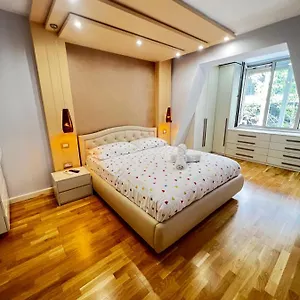 https://tirana-center.hotels-in-tirana.com